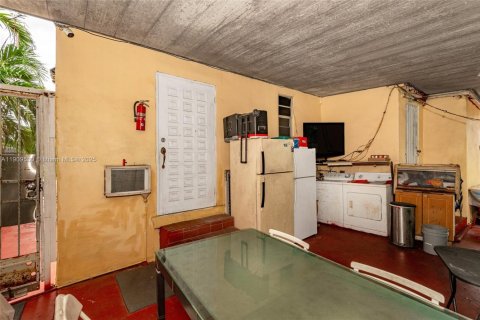 Commercial property in Miami, Florida 204.94 sq.m. № 1965344 - photo 16