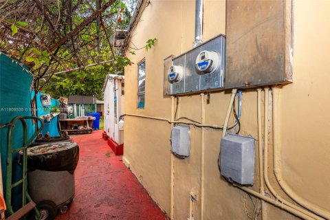 Commercial property in Miami, Florida 204.94 sq.m. № 1965344 - photo 18