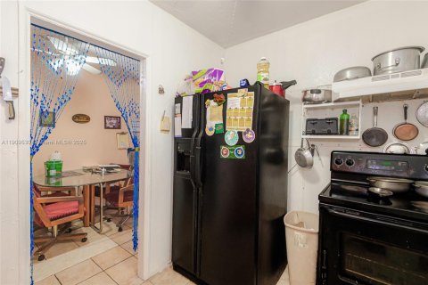 Commercial property in Miami, Florida 204.94 sq.m. № 1965344 - photo 3