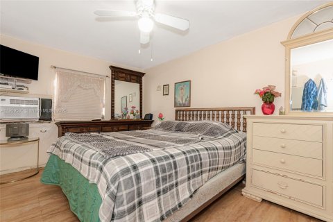 Commercial property in Miami, Florida 204.94 sq.m. № 1965344 - photo 7