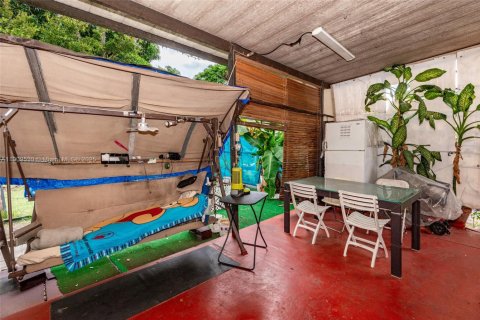 Commercial property in Miami, Florida 204.94 sq.m. № 1965344 - photo 15