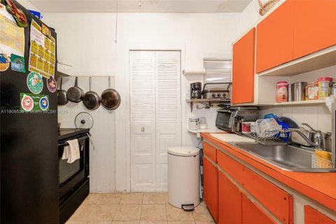 Commercial property in Miami, Florida 204.94 sq.m. № 1965344 - photo 1