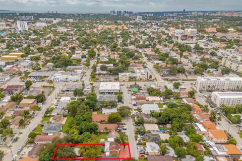 Commercial property in Miami, Florida 204.94 sq.m. № 1965344 - photo 24