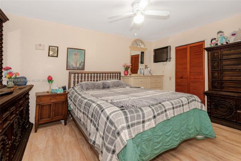 Commercial property in Miami, Florida 204.94 sq.m. № 1965344 - photo 5