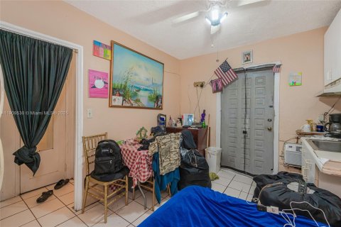 Commercial property in Miami, Florida 204.94 sq.m. № 1965344 - photo 9