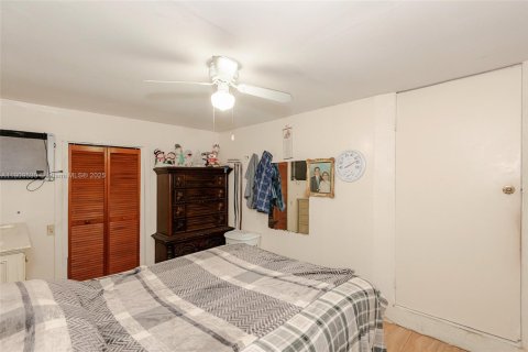 Commercial property in Miami, Florida 204.94 sq.m. № 1965344 - photo 6