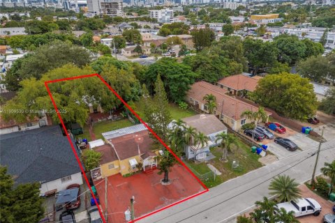 Commercial property in Miami, Florida 204.94 sq.m. № 1965344 - photo 19