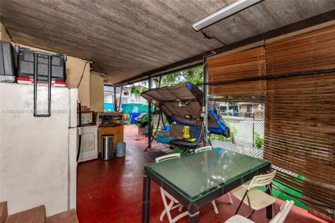 Commercial property in Miami, Florida 204.94 sq.m. № 1965344 - photo 17