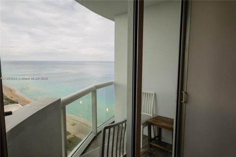 Condo in Miami Beach, Florida, 1 bedroom  № 1888977 - photo 4