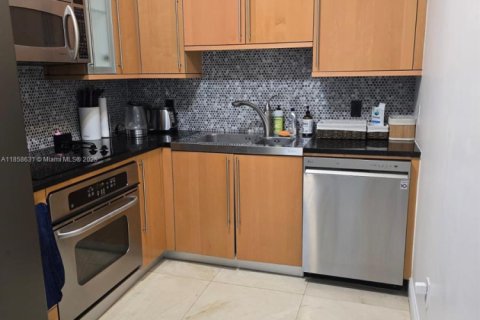 Condo in Miami Beach, Florida, 1 bedroom  № 1888977 - photo 15