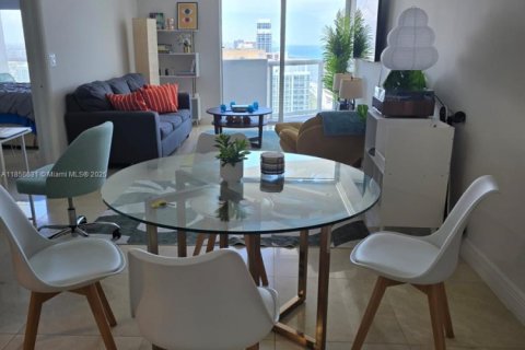 Condo in Miami Beach, Florida, 1 bedroom  № 1888977 - photo 17