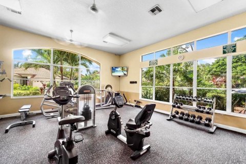House in Riviera Beach, Florida 3 bedrooms, 136.38 sq.m. № 2417216 - photo 16