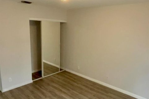 House in Riviera Beach, Florida 3 bedrooms, 136.38 sq.m. № 2417216 - photo 11