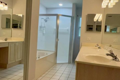 House in Riviera Beach, Florida 3 bedrooms, 136.38 sq.m. № 2417216 - photo 7