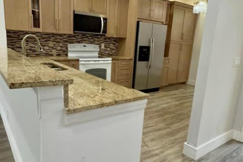 House in Riviera Beach, Florida 3 bedrooms, 136.38 sq.m. № 2417216 - photo 3