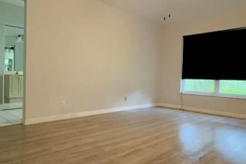 House in Riviera Beach, Florida 3 bedrooms, 136.38 sq.m. № 2417216 - photo 8