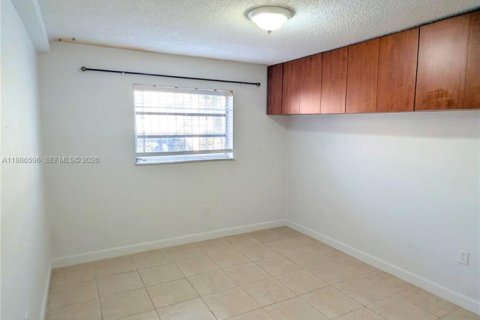 Condominio en alquiler en Opa-locka, Florida, 2 dormitorios, 74.32 m2 № 2052083 - foto 7