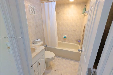 Condominio en alquiler en Opa-locka, Florida, 2 dormitorios, 74.32 m2 № 2052083 - foto 9