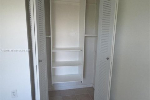 Copropriété à louer à Miami, Floride: 2 chambres, 92.9 m2 № 2265220 - photo 30