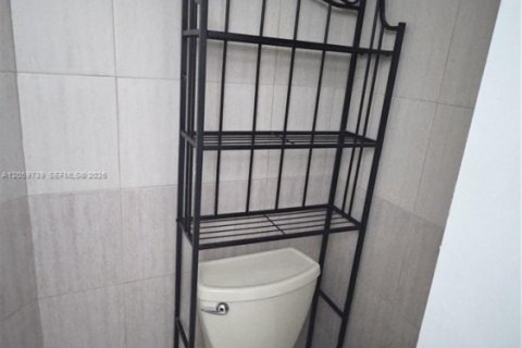 Copropriété à louer à Miami, Floride: 2 chambres, 92.9 m2 № 2265220 - photo 4