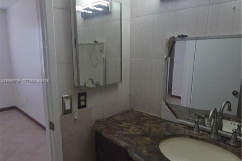 Copropriété à louer à Miami, Floride: 2 chambres, 92.9 m2 № 2265220 - photo 9