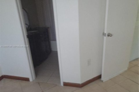 Copropriété à louer à Miami, Floride: 2 chambres, 92.9 m2 № 2265220 - photo 16