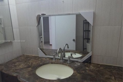 Copropriété à louer à Miami, Floride: 2 chambres, 92.9 m2 № 2265220 - photo 10