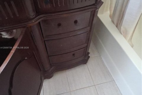 Copropriété à louer à Miami, Floride: 2 chambres, 92.9 m2 № 2265220 - photo 5