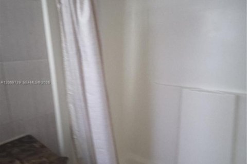 Copropriété à louer à Miami, Floride: 2 chambres, 92.9 m2 № 2265220 - photo 11