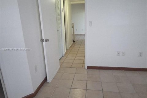 Copropriété à louer à Miami, Floride: 2 chambres, 92.9 m2 № 2265220 - photo 15
