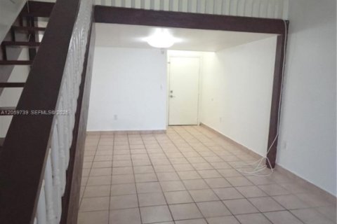 Copropriété à louer à Miami, Floride: 2 chambres, 92.9 m2 № 2265220 - photo 2
