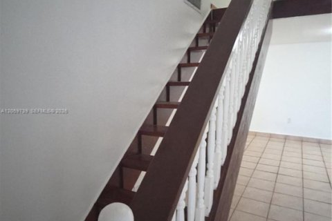 Copropriété à louer à Miami, Floride: 2 chambres, 92.9 m2 № 2265220 - photo 3