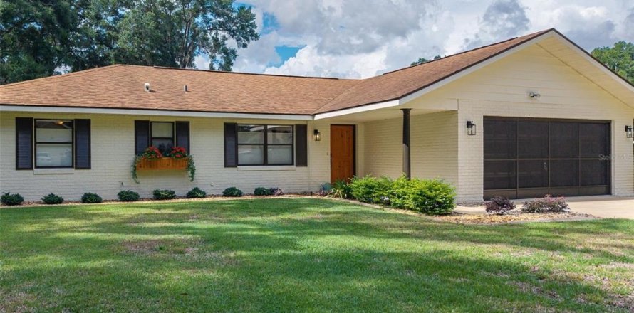House in Inverness, Florida 3 bedrooms, 122.54 sq.m. № 1841851