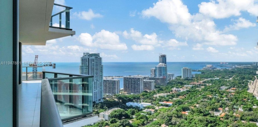 Кондоминиум с 1 спальней в Майами, Флорида № 2004622