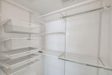 Снять в аренду кондоминиум в Майами, Флорида 1 спальня, 52.95м2, № 2004622 - фото 12