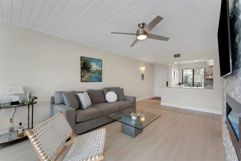 Condominio en venta en Saint Petersburg, Florida, 2 dormitorios, 82.68 m2 № 1907501 - foto 21