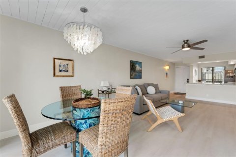 Condominio en venta en Saint Petersburg, Florida, 2 dormitorios, 82.68 m2 № 1907501 - foto 24