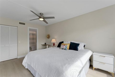 Condominio en venta en Saint Petersburg, Florida, 2 dormitorios, 82.68 m2 № 1907501 - foto 22