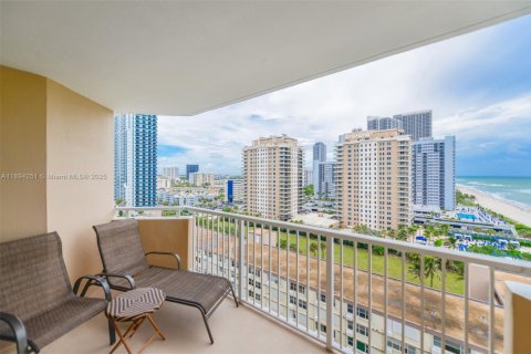 Copropriété à vendre à Hallandale Beach, Floride: 1 chambre, 80.82 m2 № 1946082 - photo 17