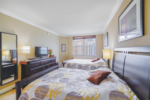 Copropriété à vendre à Hallandale Beach, Floride: 1 chambre, 80.82 m2 № 1946082 - photo 10