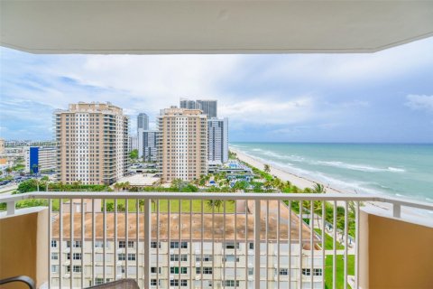 Copropriété à vendre à Hallandale Beach, Floride: 1 chambre, 80.82 m2 № 1946082 - photo 16
