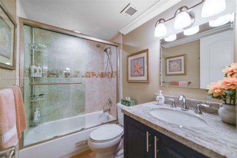 Copropriété à vendre à Hallandale Beach, Floride: 1 chambre, 80.82 m2 № 1946082 - photo 13