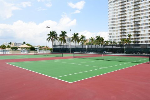 Copropriété à vendre à Hallandale Beach, Floride: 1 chambre, 80.82 m2 № 1946082 - photo 21