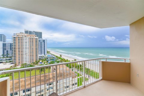 Copropriété à vendre à Hallandale Beach, Floride: 1 chambre, 80.82 m2 № 1946082 - photo 18