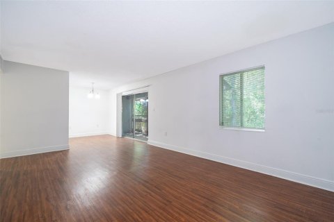 Condo in Orlando, Florida, 2 bedrooms  № 2217712 - photo 12
