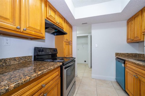 Condo in Orlando, Florida, 2 bedrooms  № 2217712 - photo 7