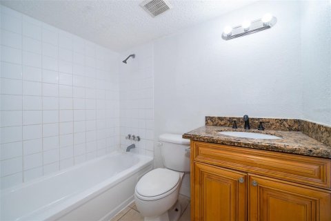 Condo in Orlando, Florida, 2 bedrooms  № 2217712 - photo 17