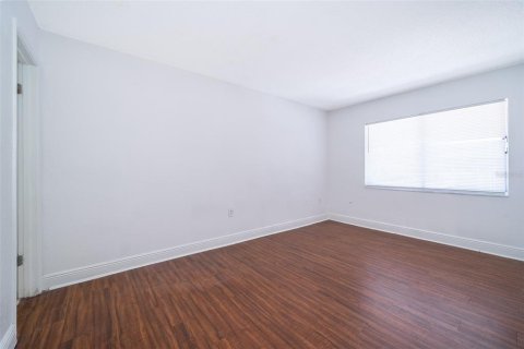 Condo in Orlando, Florida, 2 bedrooms  № 2217712 - photo 16