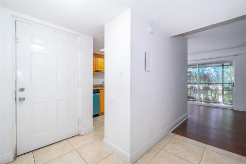 Condo in Orlando, Florida, 2 bedrooms  № 2217712 - photo 3