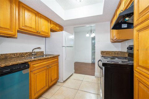 Condo in Orlando, Florida, 2 bedrooms  № 2217712 - photo 5